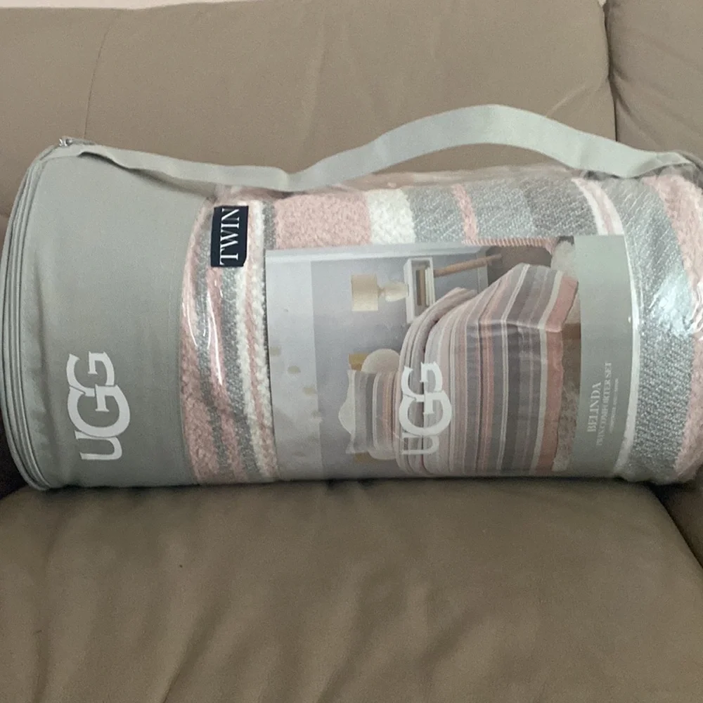 NWT Ugg Belinda Twin Comforter Set$170